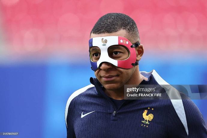 mbappe-blessure-euro-2024-masque