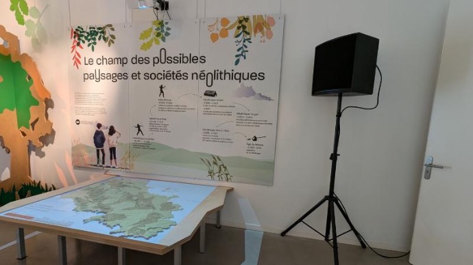 Maquette en relief sous projection interactive de l'exposition “Le champs des possibles”